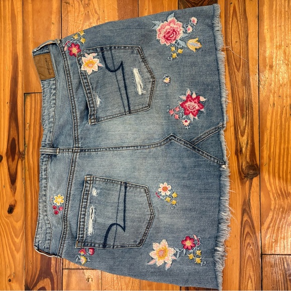 American Eagle Outfitters Floral Embroidered Denim Skirt - Picture 7 of 8